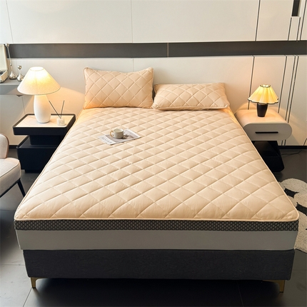 91家纺网 家纺一手货源 找家纺 优眠坊 2025新款全棉羊绒蛋白夹棉绗缝透气网围床笠-格调 格调-经典驼