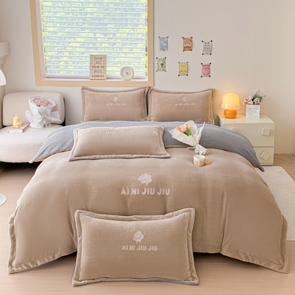 91家纺网 家纺一手货源 找家纺 （总）2025秋冬新款牛奶绒刺绣四件套-亦玫系列