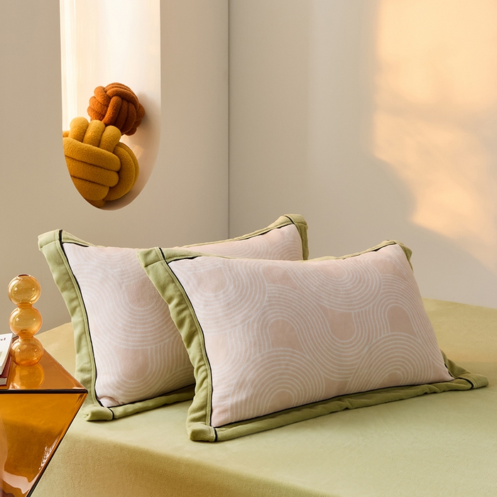 91家纺网 家纺一手货源 找家纺 LADYCOCO可可家居 单枕套-2024新款牛奶绒数码印花单品系列 知音玉色+果绿