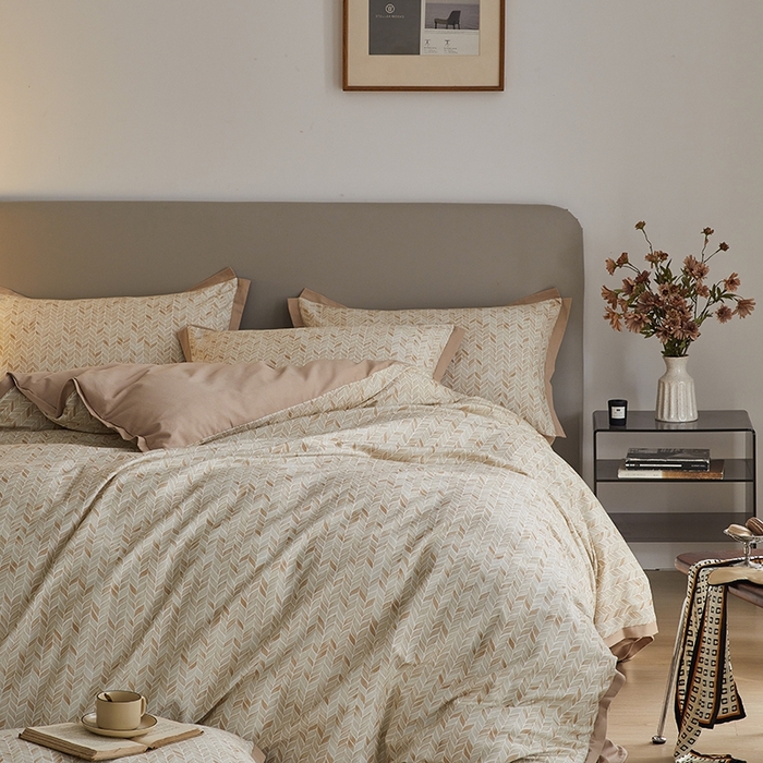 91家纺网 家纺一手货源 找家纺 千朵森 2024新款高定新疆长绒棉全棉印花拼角磨毛四件套 风格二 似锦