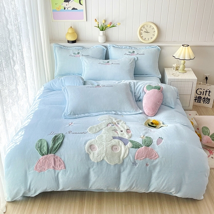 91家纺网 家纺一手货源 找家纺 （总）金绣美居 2025新款牛奶绒兔毛绒贴布绣花保暖四件套-萝卜兔