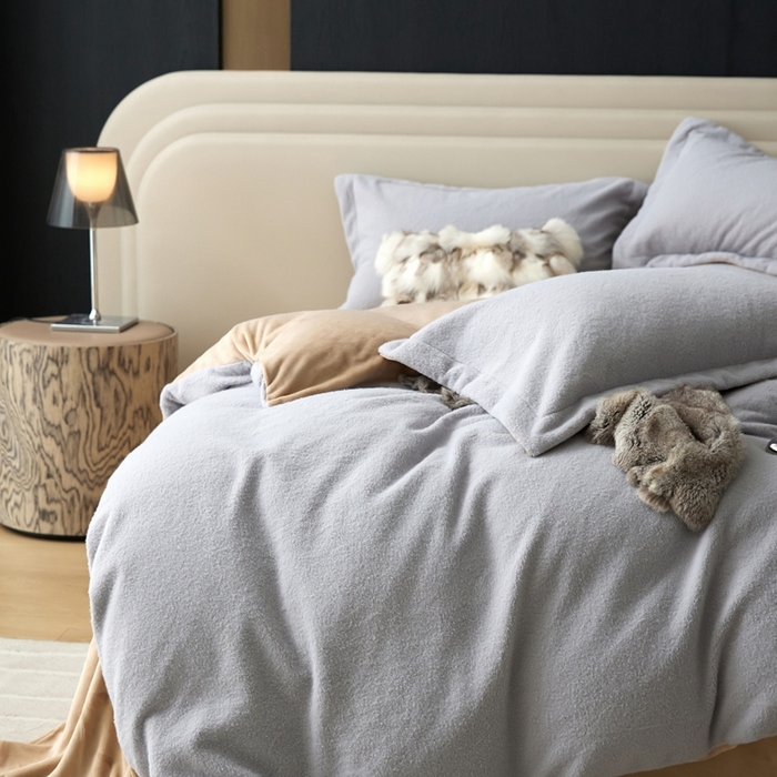 91家纺网 家纺一手货源 找家纺 金奇达家纺 2025秋冬保暖加厚绒类四件套多莉羊绒-德尔菲 银河灰