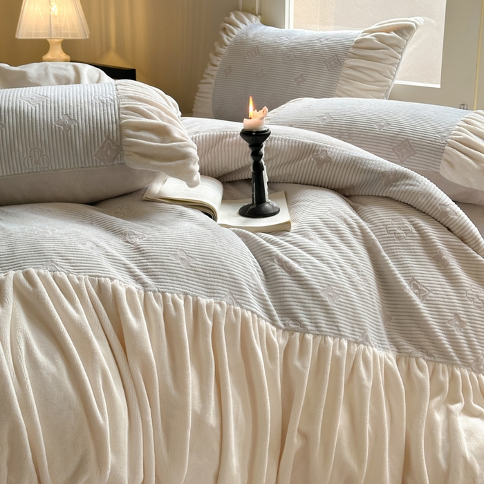 91家纺网 家纺一手货源 找家纺 慕澄家纺 2024新款法式轻奢款琢色烂花牛奶绒四件套 四叶草