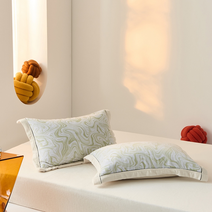 91家纺网 家纺一手货源 找家纺 LADYCOCO可可家居 单枕套-2024新款牛奶绒数码印花单品系列 雾语浅绿+米白