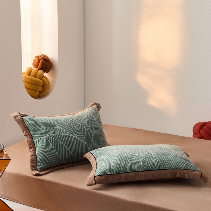 91家纺网 家纺一手货源 找家纺 LADYCOCO可可家居 单枕套-2024新款牛奶绒数码印花单品系列 叶子绿色+深咖