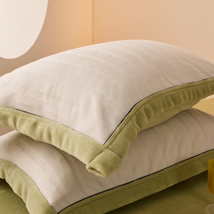 91家纺网 家纺一手货源 找家纺 LADYCOCO可可家居 2024新款牛奶3D绒立体雕花剪花单品系列-单枕套 米白+果绿