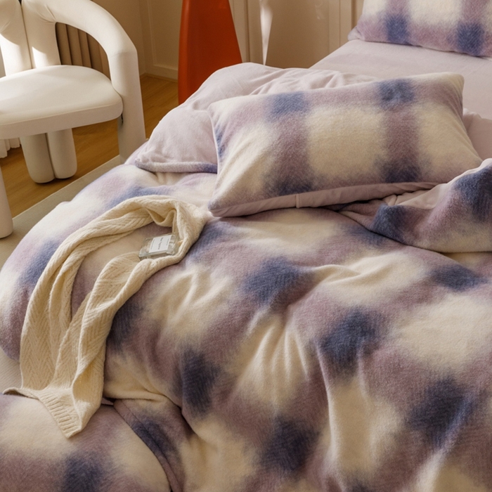 91家纺网 家纺一手货源 找家纺 金奇达家纺 2025秋冬新品保暖加厚绒类多莉羊绒四件套-【格伦格】 缤纷紫