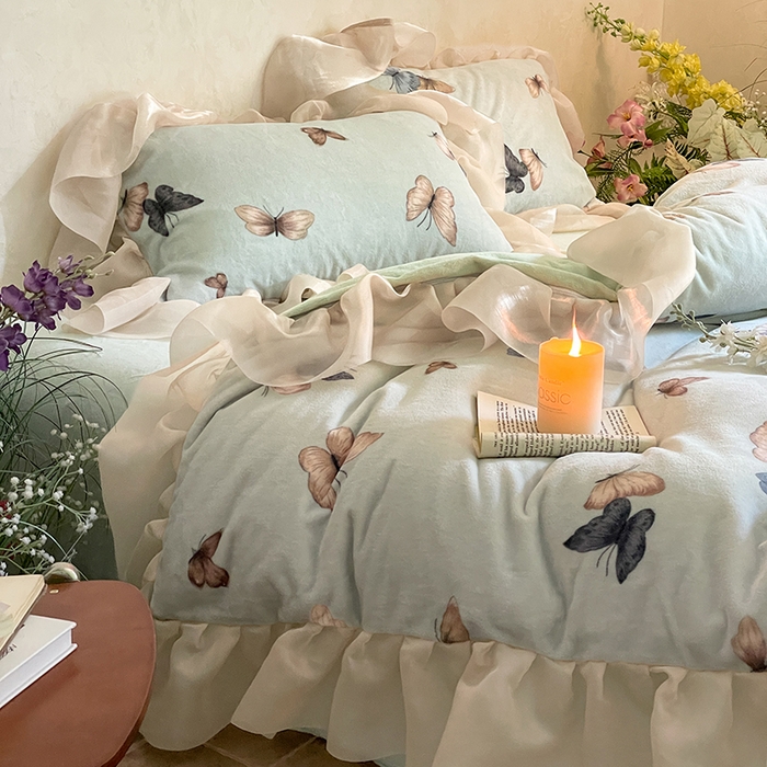 91家纺网 家纺一手货源 找家纺 慕澄家纺 2024新款高克重花边牛奶绒印花四件套 蝶舞