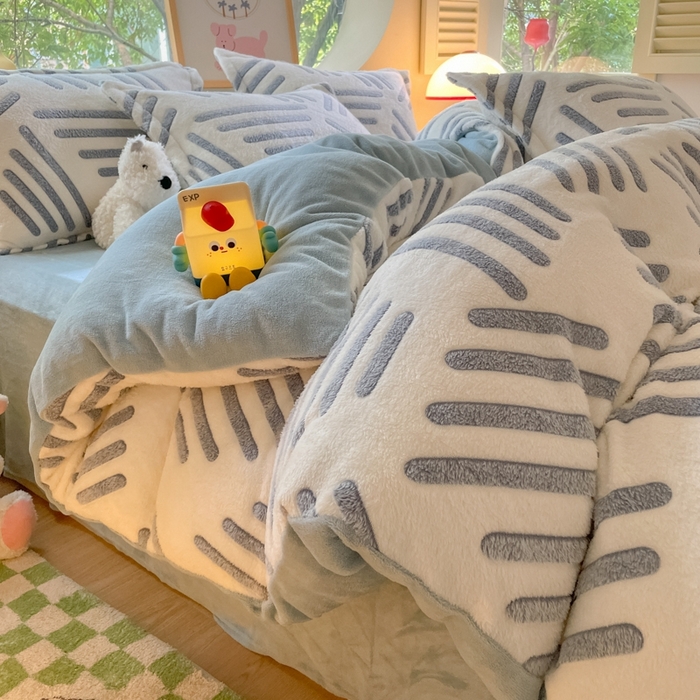 91家纺网 家纺一手货源 找家纺 慕尚 2025新款高克重印花雪花绒被套单件 素蓝