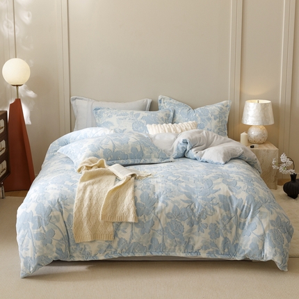 91家纺网 家纺一手货源 找家纺 席佬大 2025新款230g轻奢肌理纹雕花工艺款加厚牛奶绒四件套（可提供买家秀 ） 摇曳-蓝