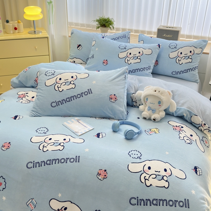 91家纺网 家纺一手货源 找家纺 曼之夏 2024新款A类三丽鸥卡通牛奶绒系列四件套 牛奶玉桂狗