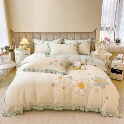 91家纺网 家纺一手货源 找家纺 兄弟坊 2024新款韩版牛奶绒花朵贴布绣四件套 花朵青柠