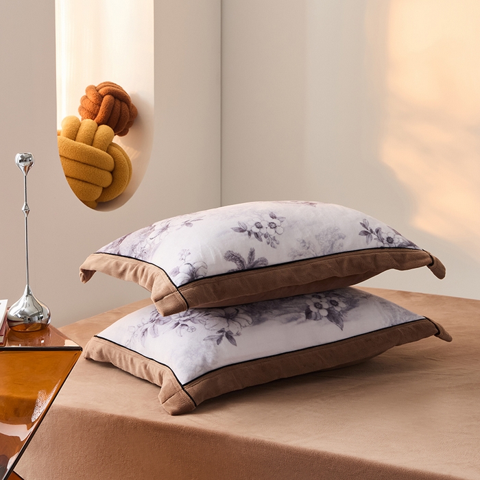 91家纺网 家纺一手货源 找家纺 LADYCOCO可可家居 单枕套-2024新款牛奶绒数码印花单品系列 山林浅驼+深咖