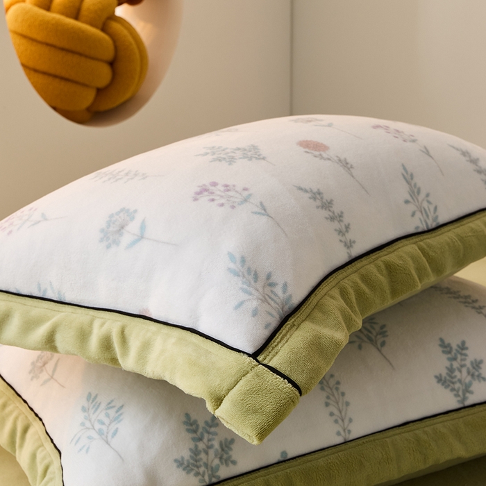 91家纺网 家纺一手货源 找家纺 LADYCOCO可可家居 单枕套-2024新款牛奶绒数码印花单品系列 清新花团+果绿