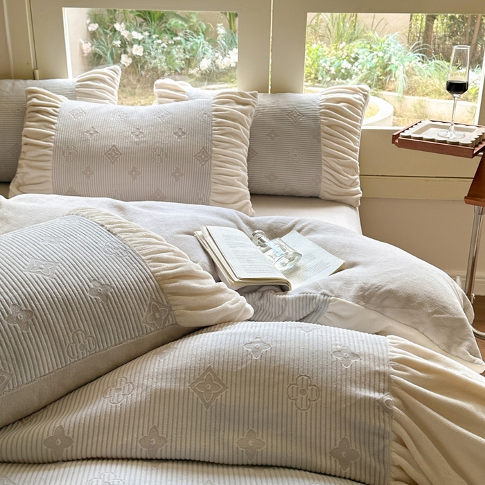 91家纺网 家纺一手货源 找家纺 慕澄家纺 2024新款法式轻奢款琢色烂花牛奶绒四件套 四叶草