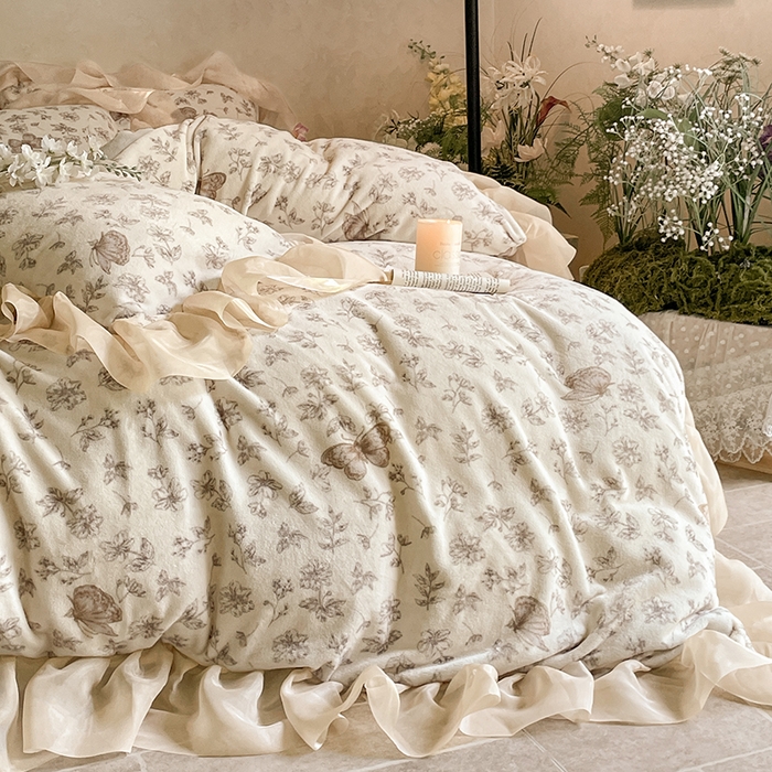 91家纺网 家纺一手货源 找家纺 慕澄家纺 2024新款高克重花边牛奶绒印花四件套 花吻