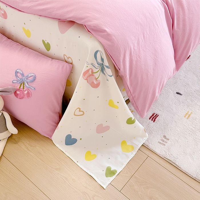 91家纺网 家纺一手货源 找家纺 艾米家居 2025新款水洗磨毛毛巾绣印花四件套 樱桃