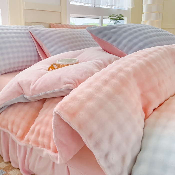 91家纺网 家纺一手货源 找家纺 言熙居2024新款-A面泡芙绒B面全消光8到9斤牛奶绒三四件套 泡芙-粉蓝