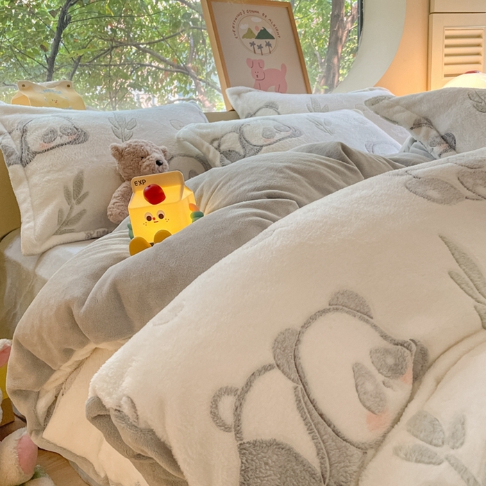 91家纺网 家纺一手货源 找家纺 慕尚 2025新款高克重印花雪花绒四件套  黑白熊