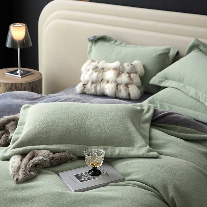 91家纺网 家纺一手货源 找家纺 金奇达家纺 2025秋冬保暖加厚绒类四件套多莉羊绒-德尔菲 墨松绿