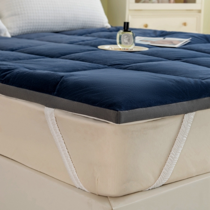 91家纺网 家纺一手货源 找家纺 LADYCOCO可可家居 2024新款亲肤舒适德绒床垫床褥-超暖系列 蓝色