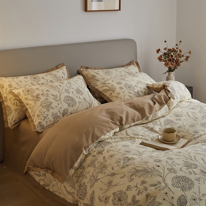 91家纺网 家纺一手货源 找家纺 千朵森 2024新款高定新疆长绒棉全棉印花拼角磨毛四件套 风格二 爱意浓