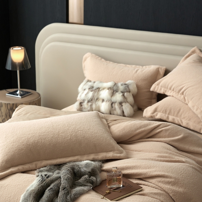 91家纺网 家纺一手货源 找家纺 金奇达家纺 2025秋冬保暖加厚绒类四件套多莉羊绒-德尔菲 燕麦棕