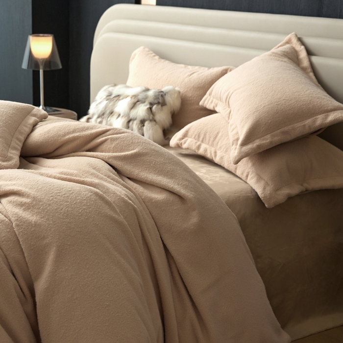 91家纺网 家纺一手货源 找家纺 金奇达家纺 2025秋冬保暖加厚绒类四件套多莉羊绒-德尔菲 燕麦棕