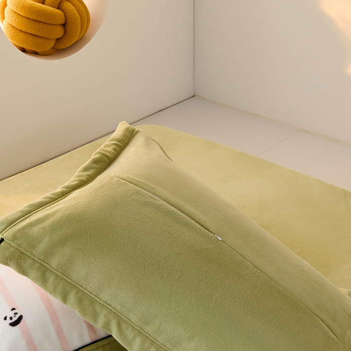 91家纺网 家纺一手货源 找家纺 LADYCOCO可可家居 单枕套-2024新款牛奶绒数码印花单品系列 条纹熊猫粉+果绿