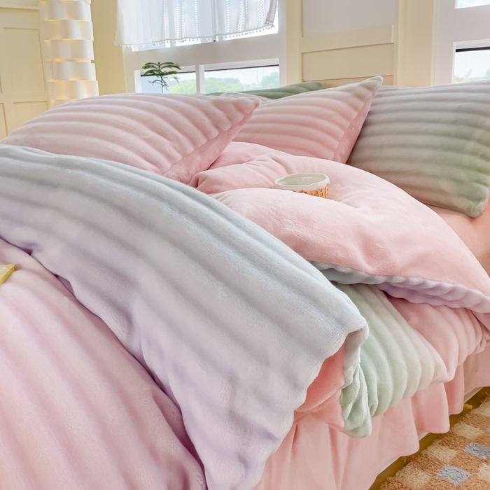 91家纺网 家纺一手货源 找家纺 言熙居2024新款-A面泡芙绒B面全消光8到9斤牛奶绒三四件套 泡芙-粉绿