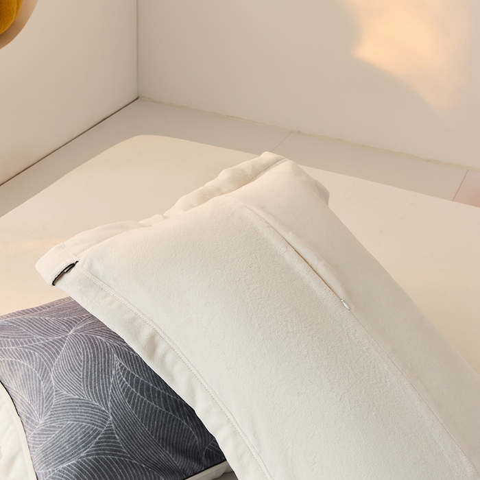 91家纺网 家纺一手货源 找家纺 LADYCOCO可可家居 单枕套-2024新款牛奶绒数码印花单品系列 叶子灰色+米白