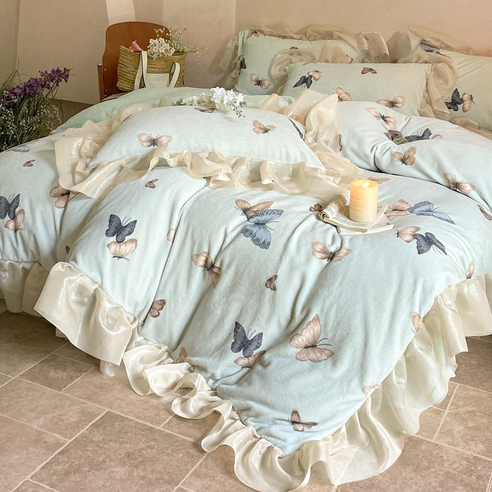 91家纺网 家纺一手货源 找家纺 慕澄家纺 2024新款高克重花边牛奶绒印花四件套 蝶舞