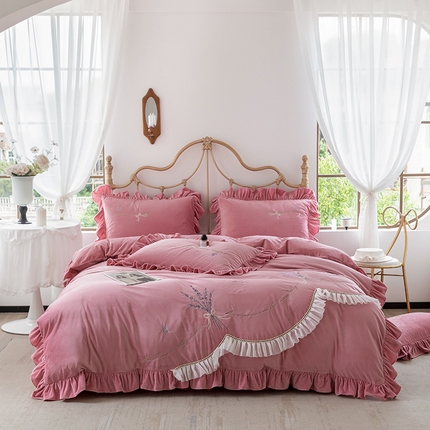 91家纺网 家纺一手货源 找家纺 （总）金绣美居 2025新款加厚婴儿绒韩版床盖绣花保暖四件套-含香