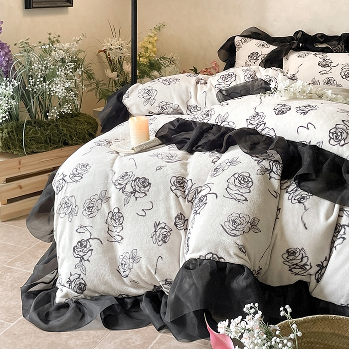 91家纺网 家纺一手货源 找家纺 慕澄家纺 2024新款高克重花边牛奶绒印花四件套 冬语