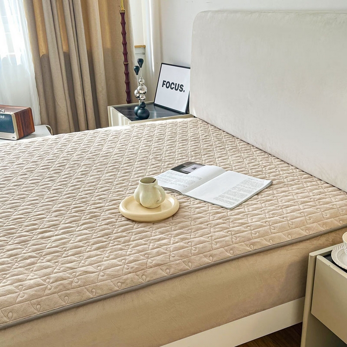 91家纺网 家纺一手货源 找家纺 LADYCOCO可可家居 2024新款超柔牛奶绒夹棉保暖床笠 卡其色