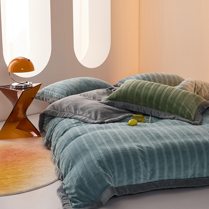 91家纺网 家纺一手货源 找家纺 LADYCOCO可可家居 2024新款牛奶3D绒立体雕花剪花单品系列-单被套 蓝色+灰色