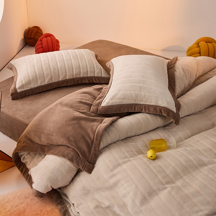 91家纺网 家纺一手货源 找家纺 LADYCOCO可可家居 2024新款牛奶3D绒立体雕花剪花单品系列-单被套 卡其色+深咖