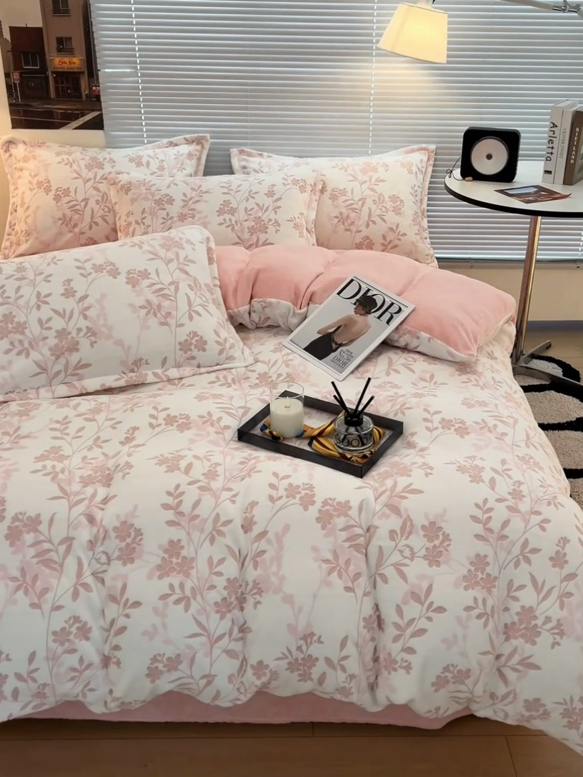 91家纺网 家纺一手货源 找家纺 慕尚 2025新款高克重保暖双色雕花绒被套单件 花梦-粉