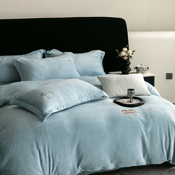 91家纺网 家纺一手货源 找家纺 保罗圣迪奥 2024新款9斤牛奶绒230克四件套-彩虹漾 彩虹漾-晴空蓝