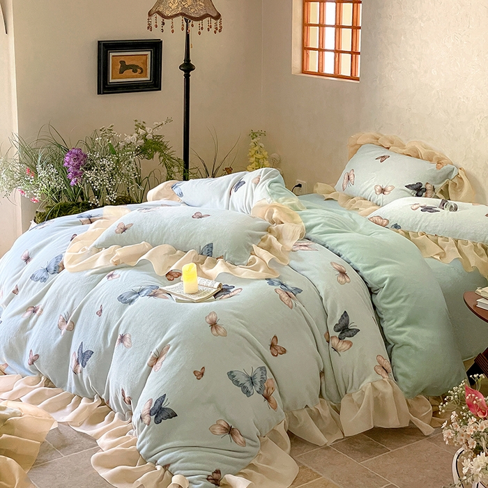 91家纺网 家纺一手货源 找家纺 慕澄家纺 2024新款高克重花边牛奶绒印花四件套 蝶舞