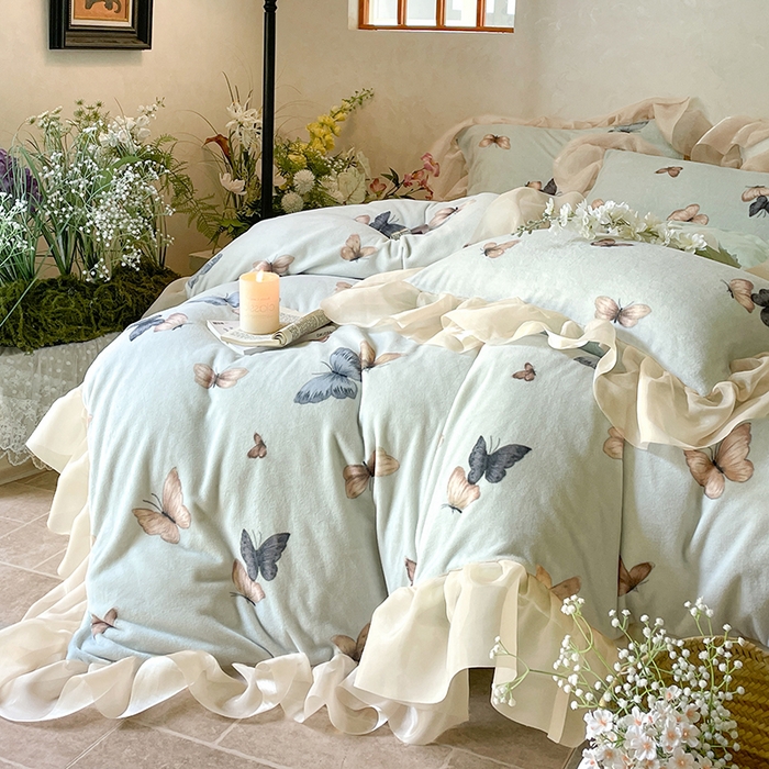 91家纺网 家纺一手货源 找家纺 慕澄家纺 2024新款高克重花边牛奶绒印花四件套 蝶舞