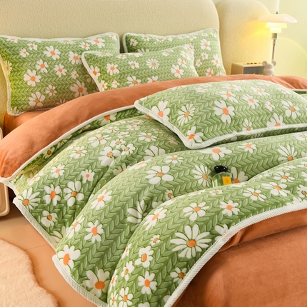 91家纺网 家纺一手货源 找家纺 牵依 2025新款高克重牛奶绒四件套 小雏菊-绿