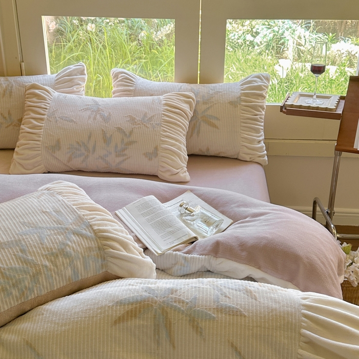 91家纺网 家纺一手货源 找家纺 慕澄家纺 2024新款法式轻奢款琢色烂花牛奶绒四件套 沁竹