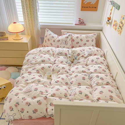 91家纺网 家纺一手货源 找家纺 贝扬思家纺 新款高克重牛奶绒四件套-风格二（有买家秀） 雨中逢花