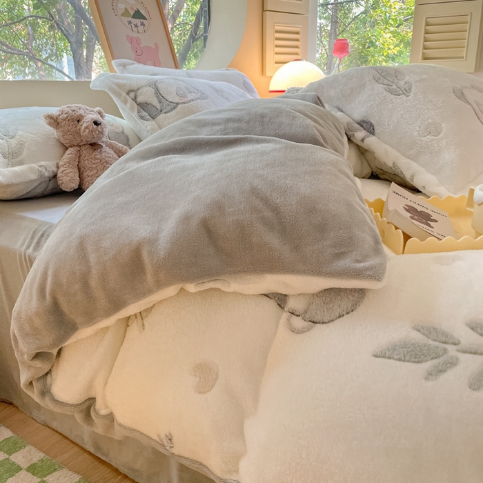 91家纺网 家纺一手货源 找家纺 慕尚 2025新款高克重印花雪花绒被套单件 黑白熊