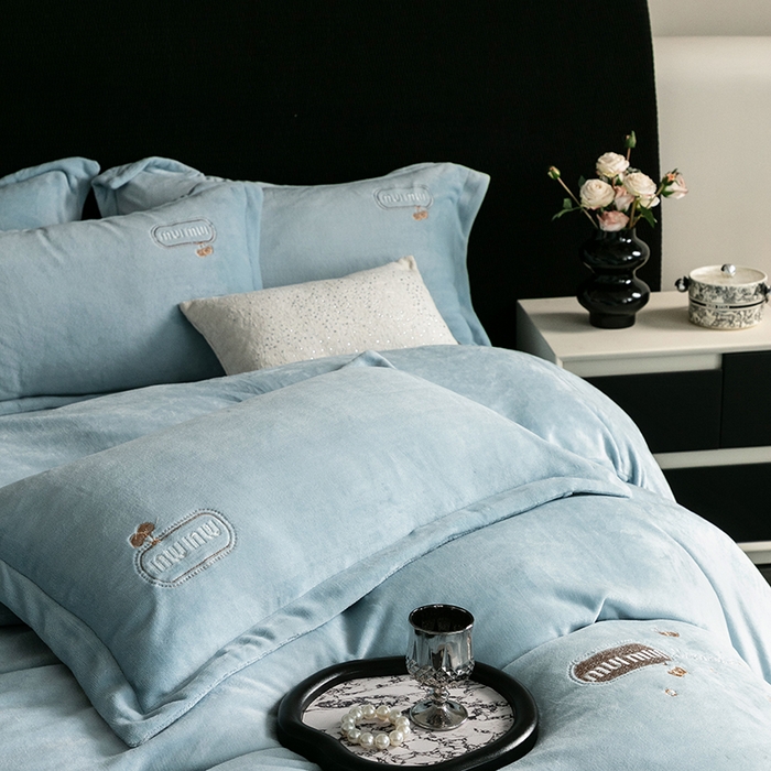 91家纺网 家纺一手货源 找家纺 保罗圣迪奥 2024新款9斤牛奶绒230克四件套-彩虹漾 彩虹漾-晴空蓝