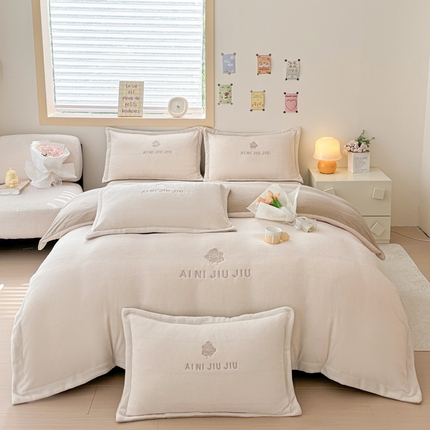 91家纺网 家纺一手货源 找家纺 （总）2025秋冬新款牛奶绒刺绣四件套-亦玫系列