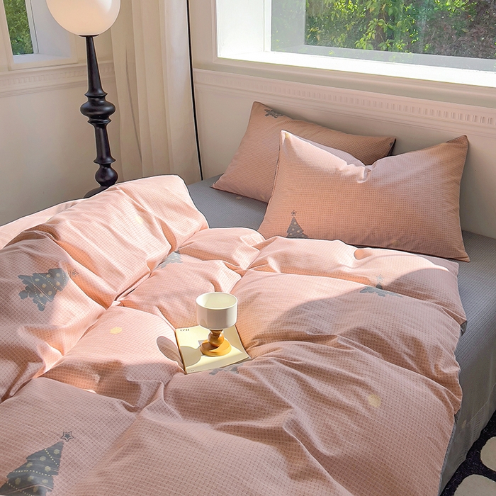 91家纺网 家纺一手货源 找家纺 田野 2024新款纯棉全棉磨毛印花四件套系列 小树林