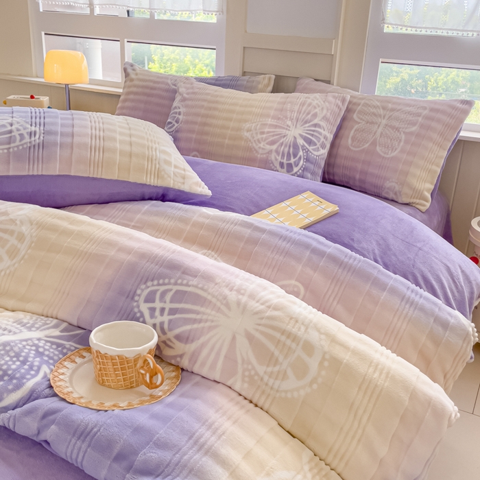 91家纺网 家纺一手货源 找家纺 言熙居2024新款-A面泡芙绒B面全消光8到9斤牛奶绒三四件套 蝴蝶-粉紫