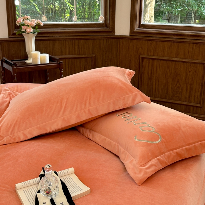 91家纺网 家纺一手货源 找家纺 尚美 2024新款床盖款工艺设计四件套-依连娜 爱马橙